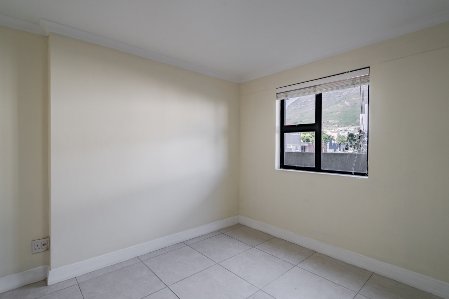 1 Bedroom Property for Sale in Zonnebloem Western Cape